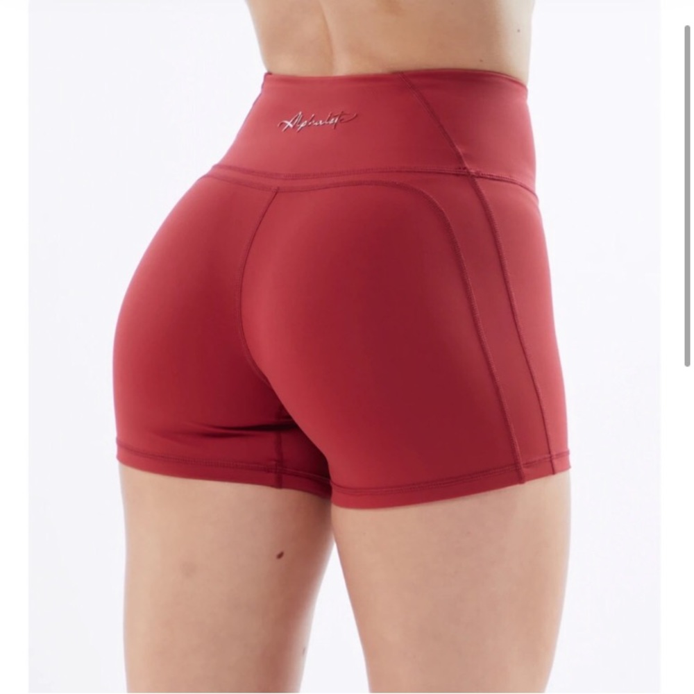 Alphalete pulse short